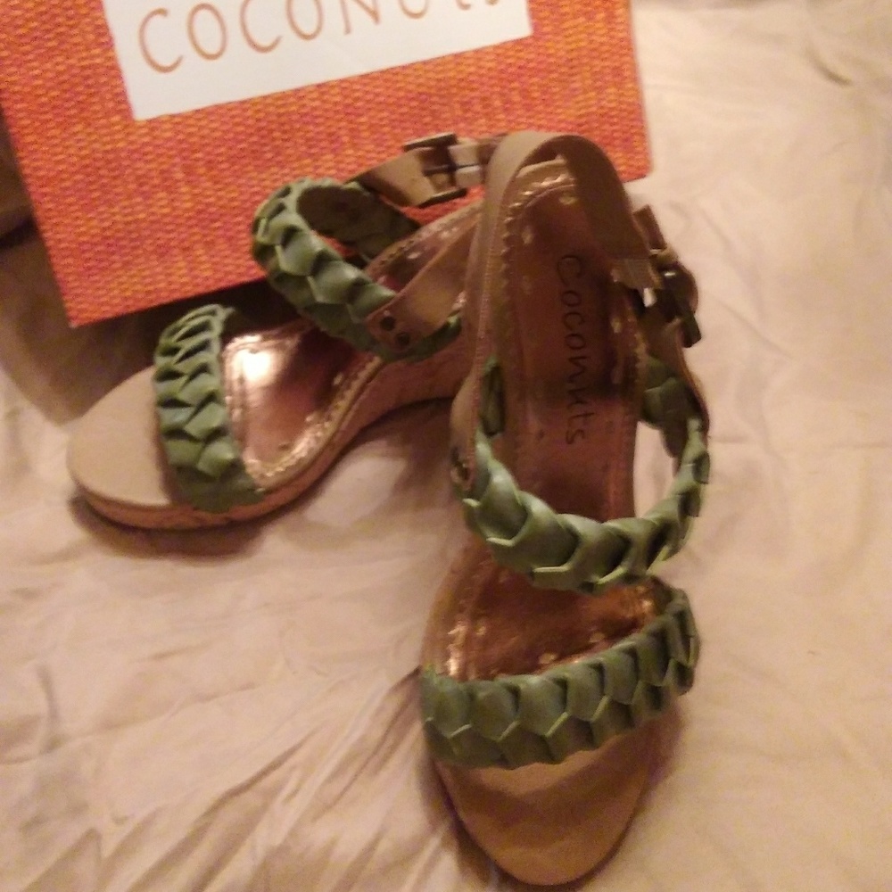 Sandals - Picture 2 of 3